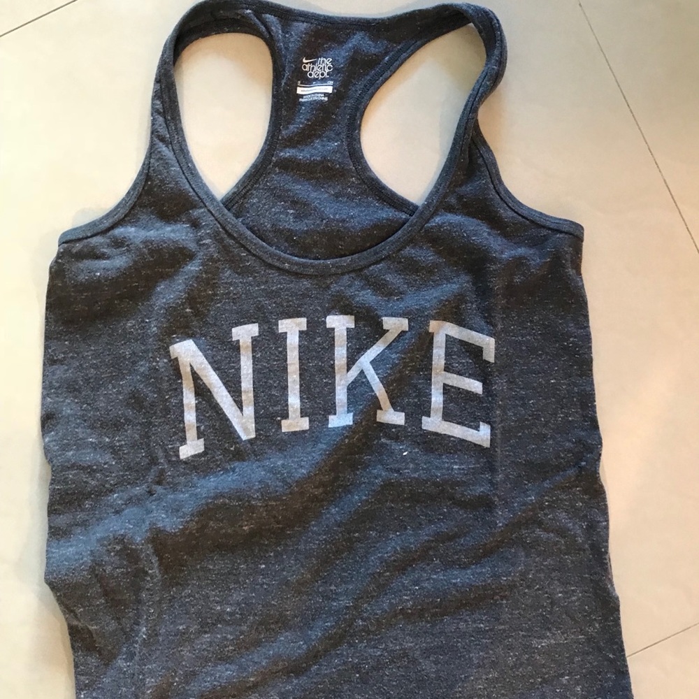 Nike top